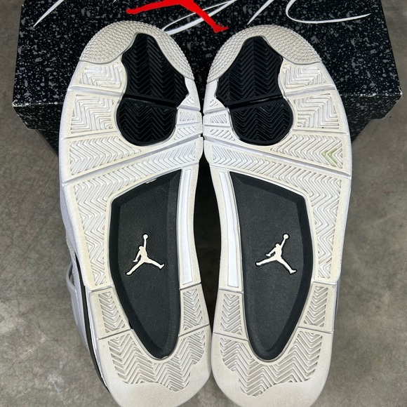 VVNDSJordan 4 ‘Military Black’ size 10.5 - Picture 4 of 5